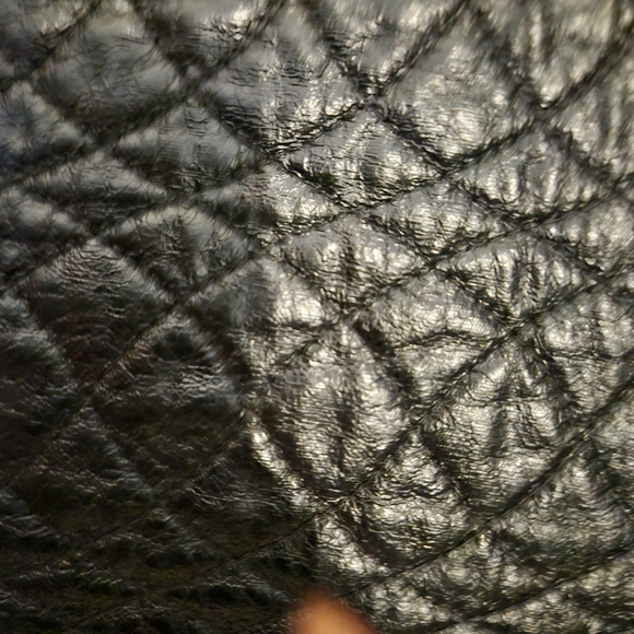 Luxurious Black Quilted Jacket - Picture 4 of 15